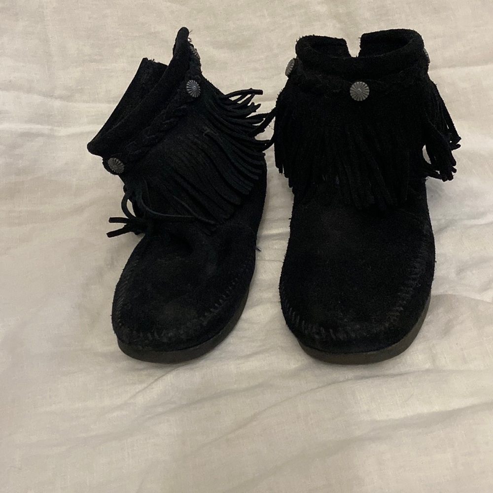 Minnetonka moccasin ankle height